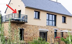 Maison comprenant deux gîtes à louer, ensemble ou indépendamment, capacité de 4 à 19 personnes Idéalement placé pour visiter le Mont-Saint-Michel, Saint-Malo et les alentours